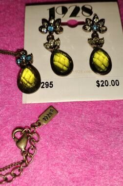 1928 Jewelry Spring Green Necklace & Earrings Set Rhinestone Teardrop 26295